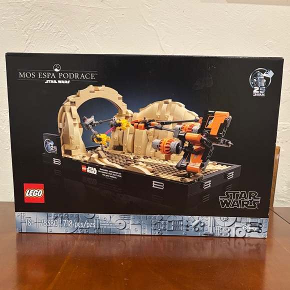 LEGO Star Wars Mos Espa Podrace Diorama Build and Display Set 75380. NWT Sealed - Picture 6 of 9